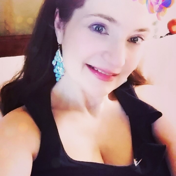 Meet your Posher, Alessa - Picture 8 of 8